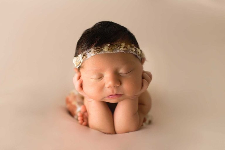 posed-froggy-newborn-photo