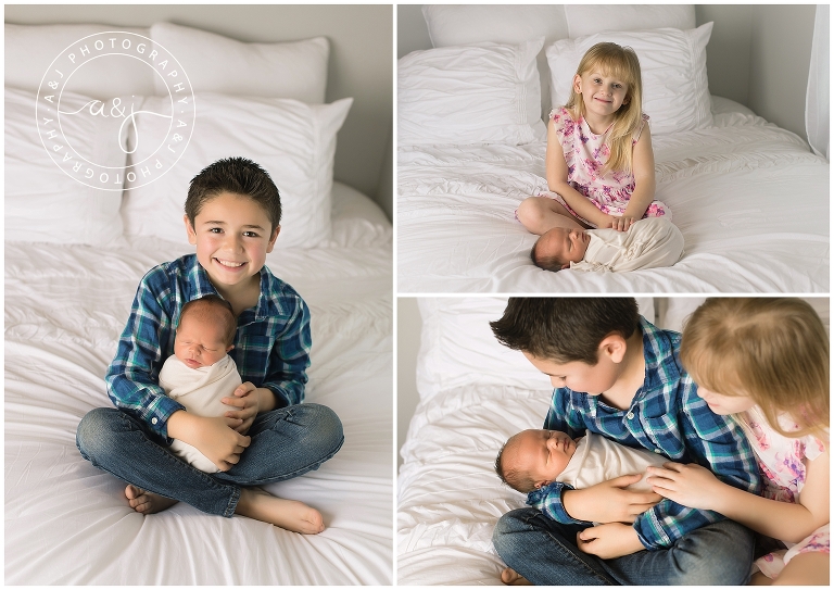 sibling photos with newborn