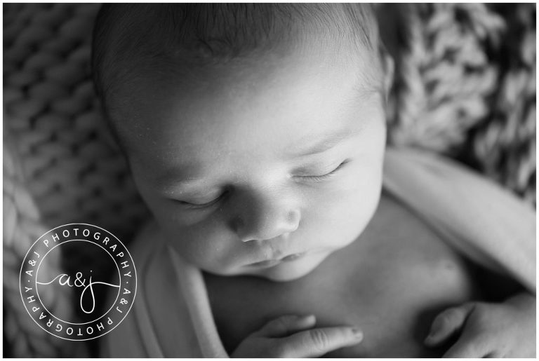 bw-newborn-photo-sb