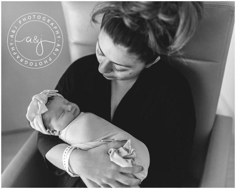 mother-baby-newborn-session