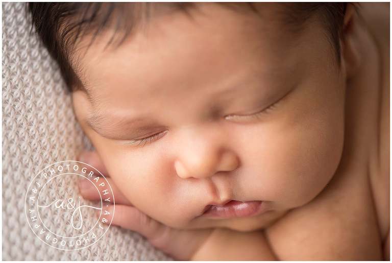 newborn-details-face-photo