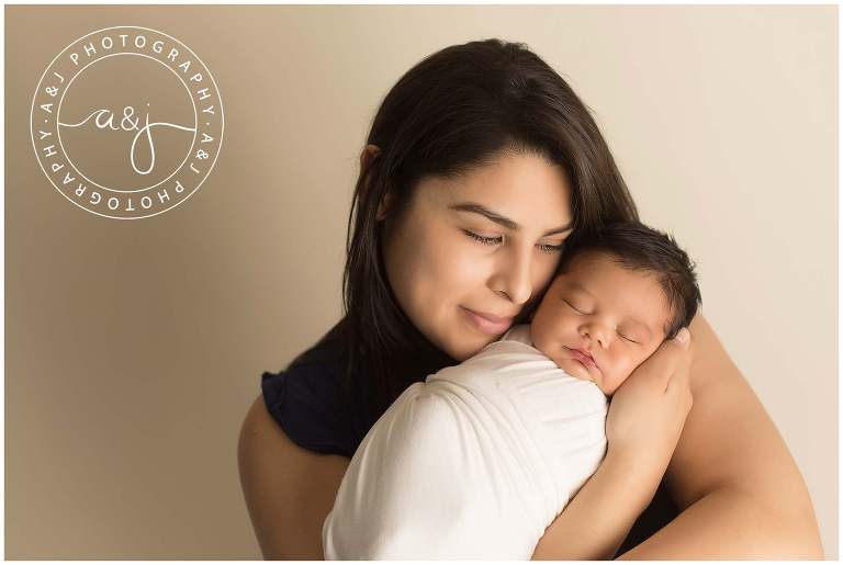 mother-newborn-photo