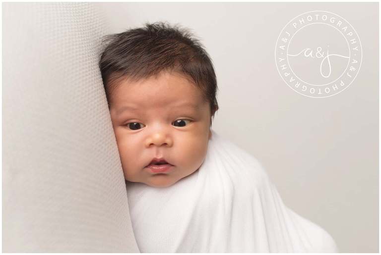 wide-awake-newborn-photo